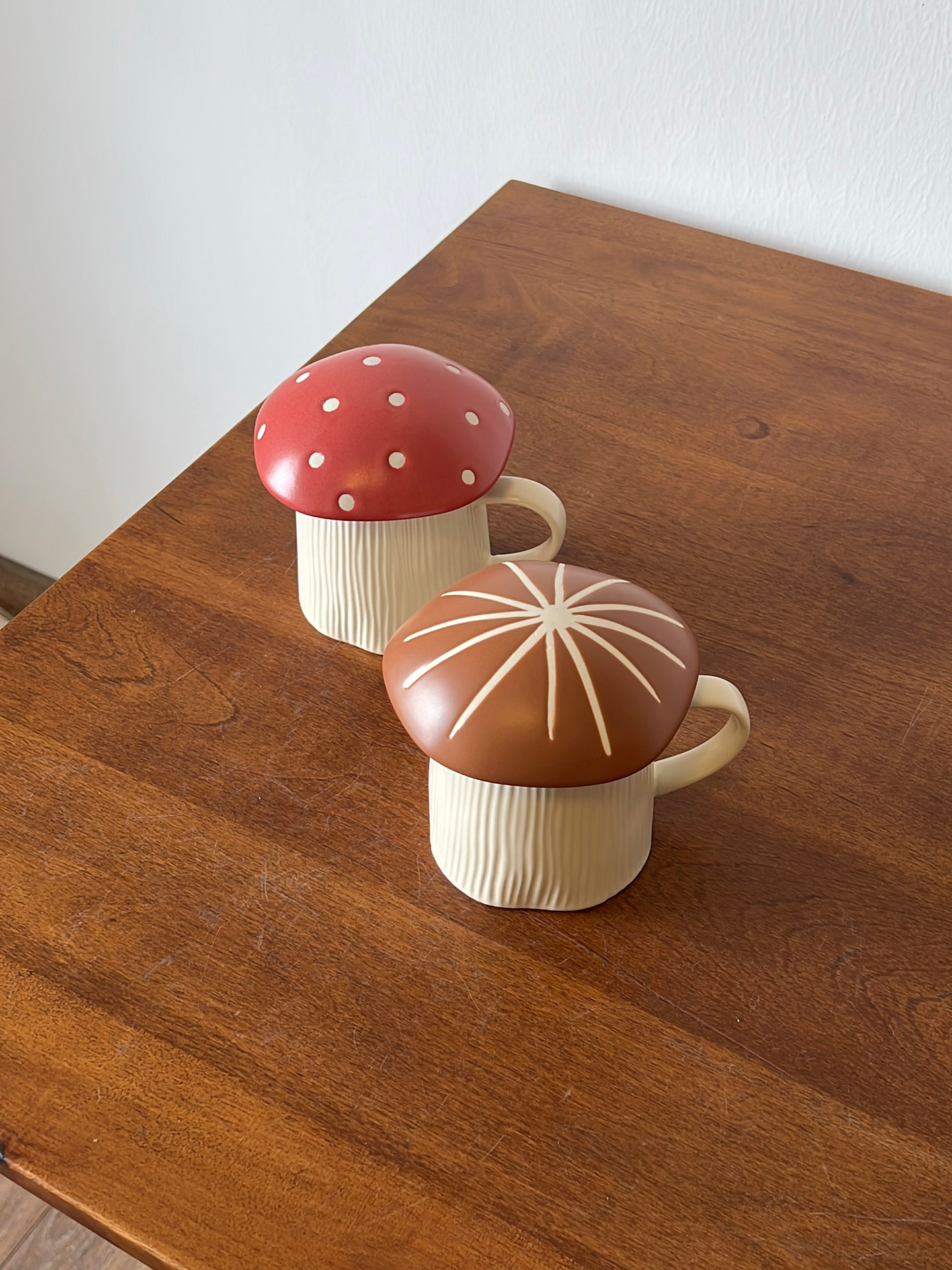 Manchester Royal Red Brown Mushroom Ceramic Mug - Cute Novelty Coffee Cup with Lid