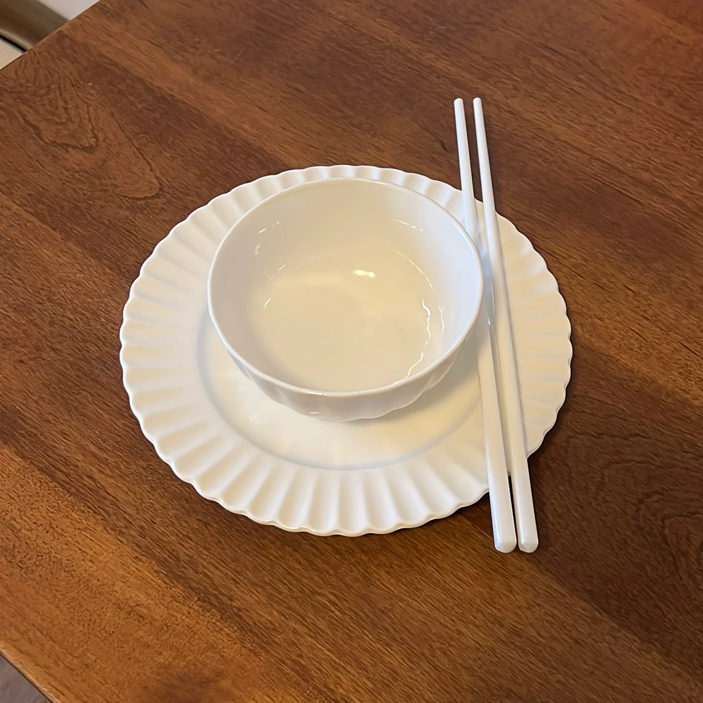 Nordic Fluted Ceramic Tableware Set - Minimalist Plate, Bowl & Chopsticks