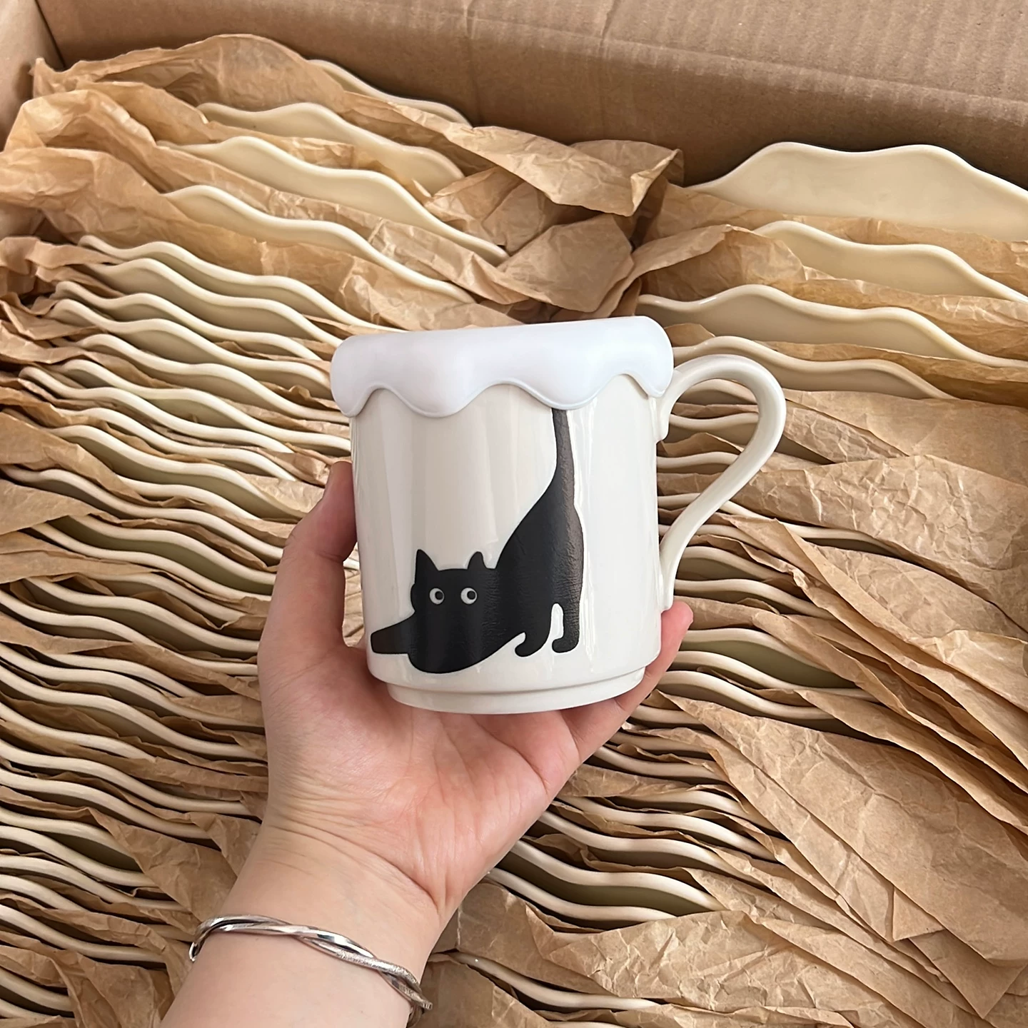Nordic Funny Black Cat Ceramic Mug - Cute Animal Coffee Cup with Lid