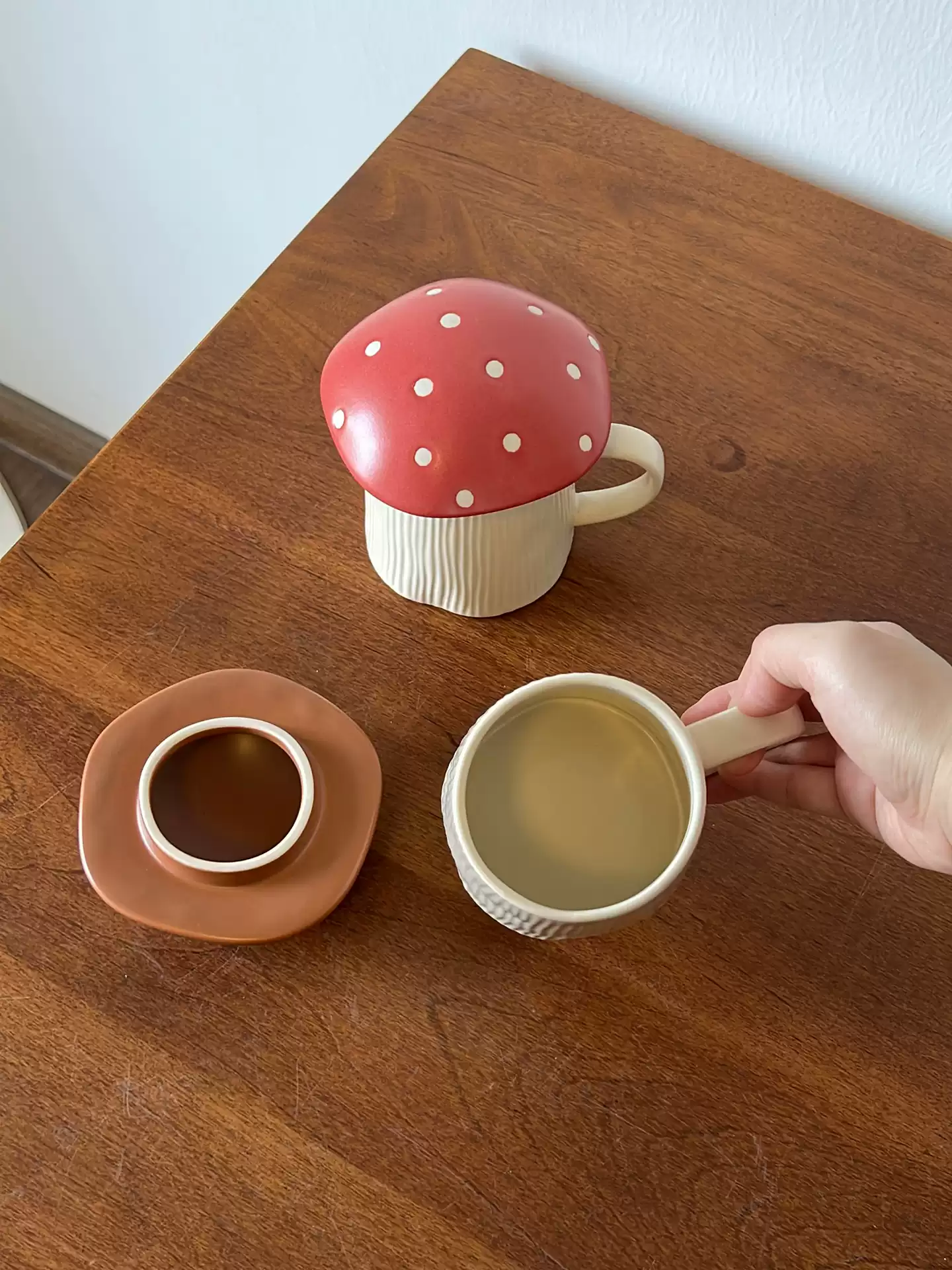Manchester Royal Red Brown Mushroom Ceramic Mug - Cute Novelty Coffee Cup with Lid